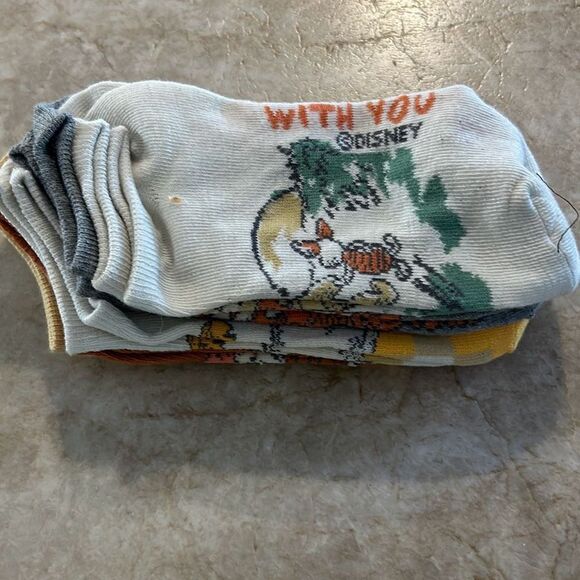 5 Pairs of Winnie the Pooh Socks NWT - Picture 3 of 4
